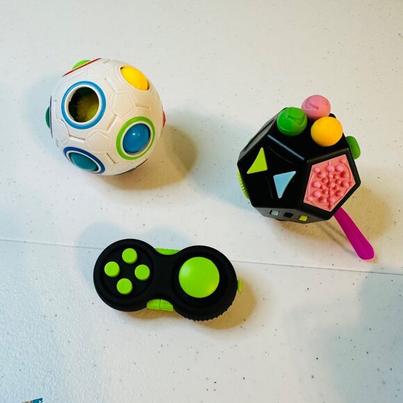 8-Piece Fidget Toy Set For Stress Relief & Focus & decompression - Picture 4 of 9